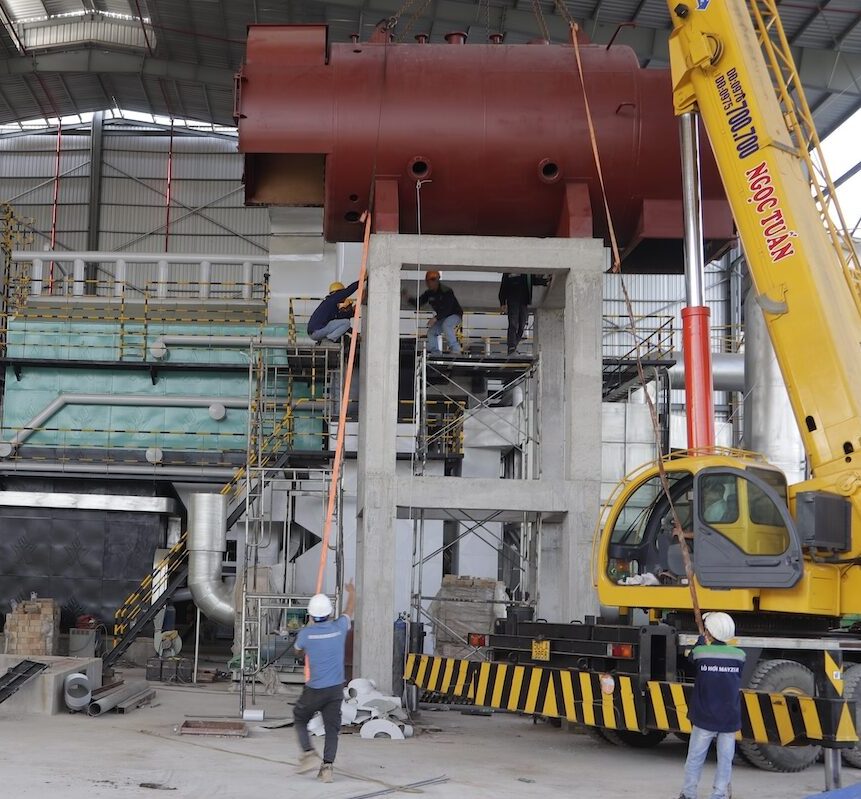 cẩu dựng lò hơi tầng sôi